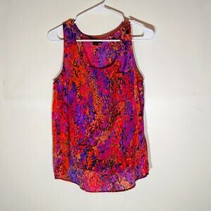 Nine artwork sleeveless blouse. Size M Career wear